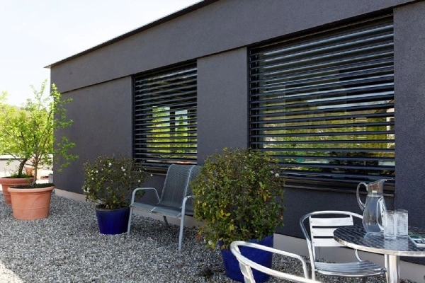 les lames du brise soleil orientable