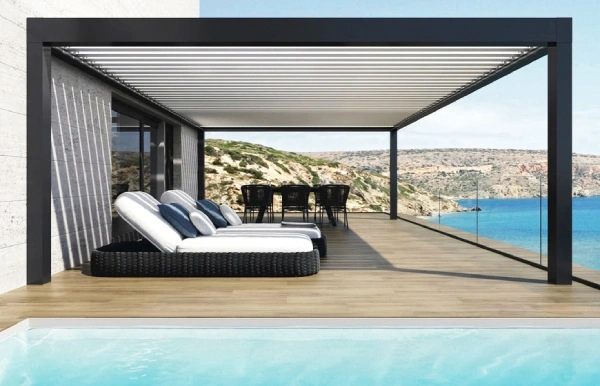 pergola-bioclimatique-en-aluminium-pour-piscine