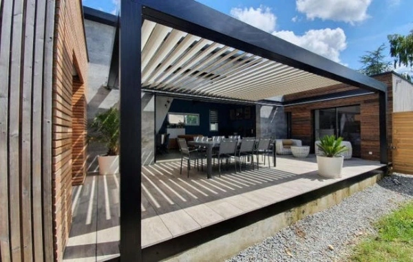 pergola bioclimatique résistance au vent fort