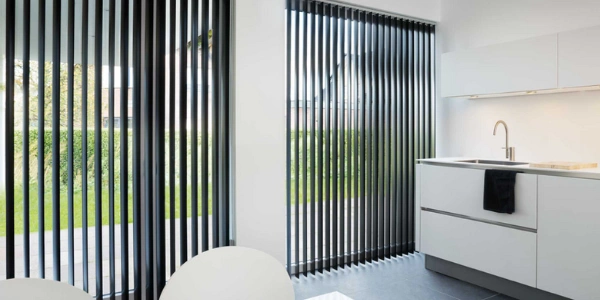 store lames verticales ou californien - choisir store interieur