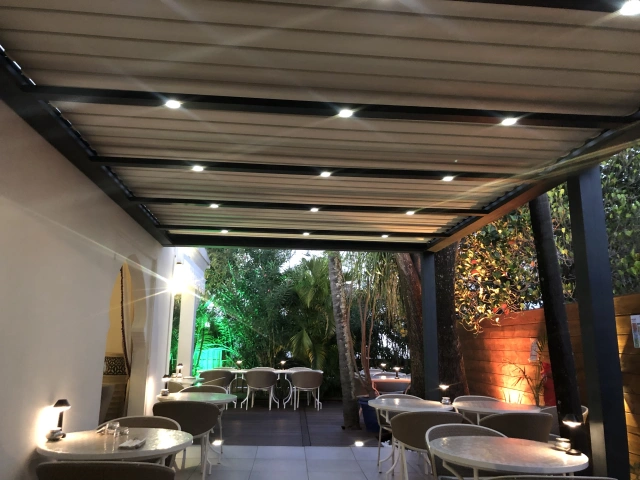 6 FLAGRANT DÉCILE PERGOLA BIOCLIMATIQUE