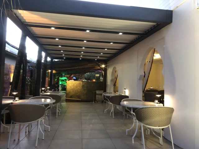 8 FLAGRANT DÉCILE PERGOLA BIOCLIMATIQUE