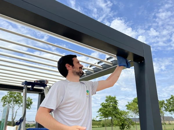 nettoyage-de-pergola-bioclimatique