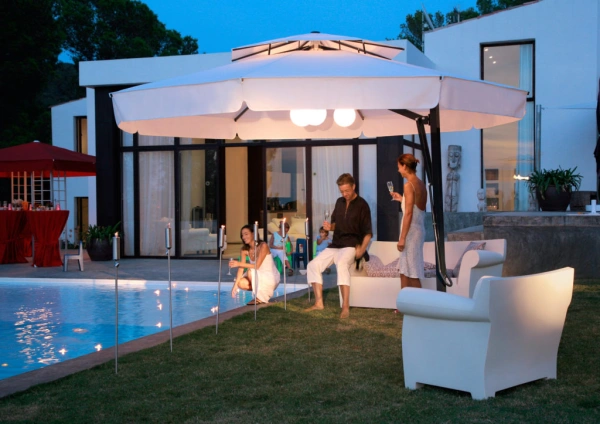 pergola-et-parasol-sur-mesure-reunion-terrasse-piscine