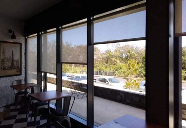 realisation-store-enrouleur-boulangerie-paul-saint-pierre3