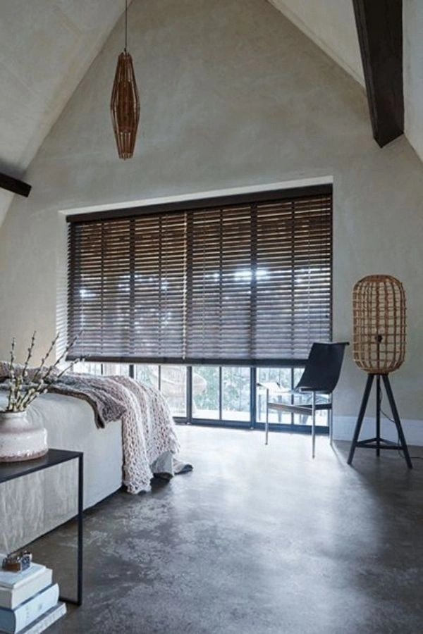 store moderne vénitien bois