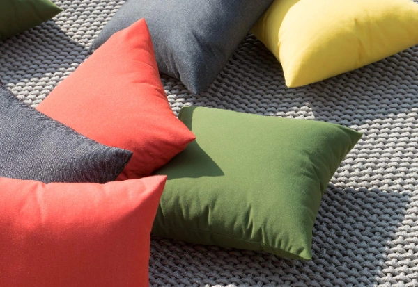mobilier de jardin resistant pluies coussin tissu