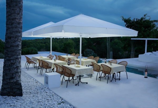 couvrir-terrasse-de-restaurant-parasol
